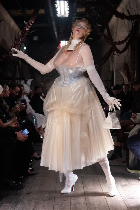 mr galliano fashion news.